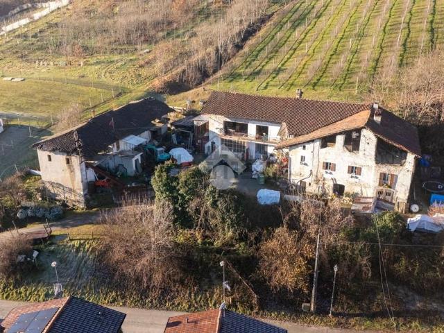 Rustici e casali in vendita di 220 m² in Via Rossignola, 11
