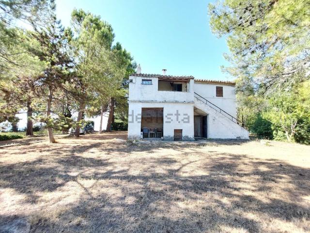 Rustici e casali in vendita di 220 m² in Via Spino, 4