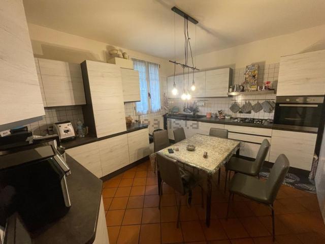 Rustici e casali in vendita di 220 m² in Via Villalunga