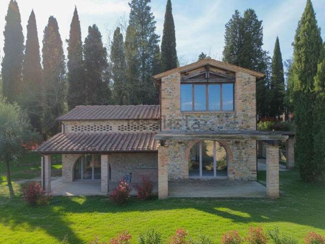 Rustici e casali in vendita di 222 m²