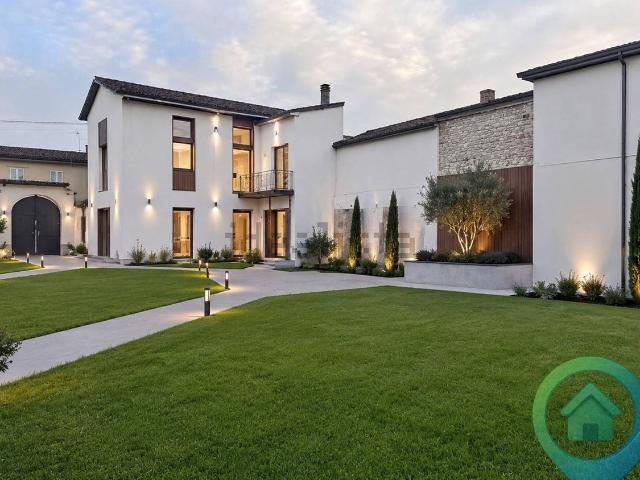 Rustici e casali in vendita di 222 m²