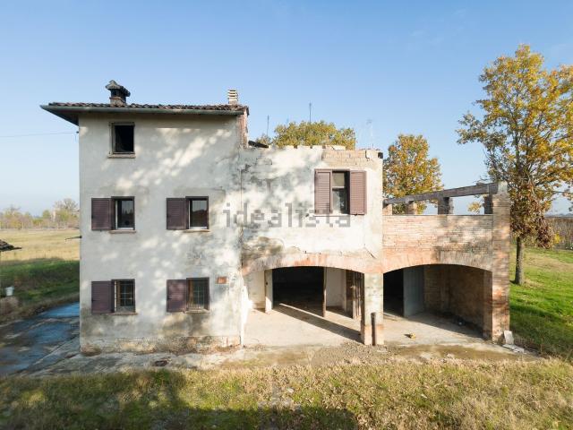 Rustici e casali in vendita di 222 m² in Via Otello Bergonzini, 903