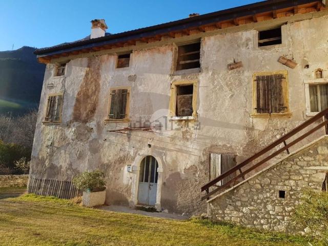 Rustici e casali in vendita di 234 m² in Via Mama di Sotto, 9