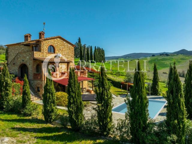 Rustici e casali in vendita di 234 m² in Via Cerbaiola