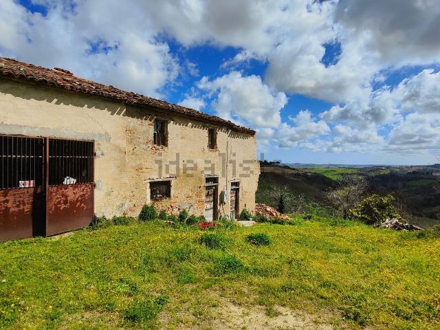 Rustici e casali in vendita di 235 m² in Strada di Santa Lucia, 10