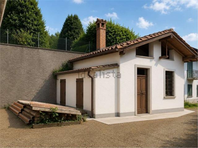 Rustici e casali in vendita di 235 m² in Via Cogoredo, 20