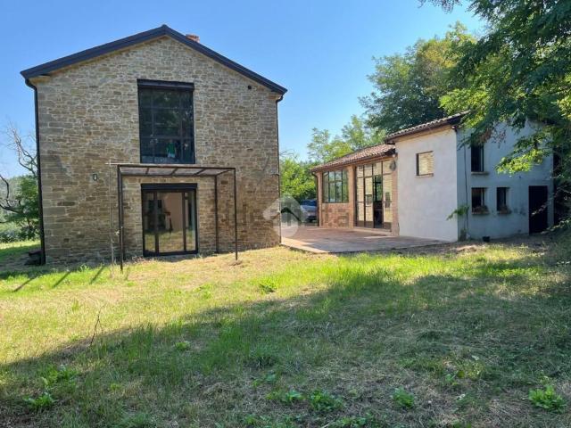 Rustici e casali in vendita di 235 m² in Via dei Greppi, 21