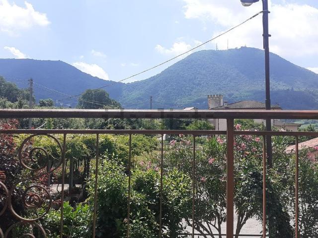 Rustici e casali in vendita di 235 m² in Via Ponte Valli