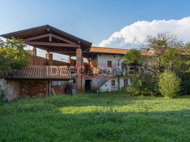Rustici e casali in vendita di 235 m² in Via Umberto