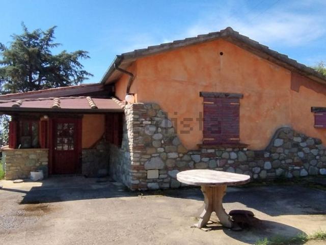 Rustici e casali in vendita di 230 m²