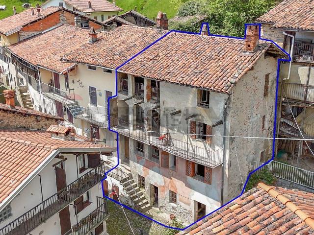 Rustici e casali in vendita di 230 m² in Via Giacomo Pasqual, 12
