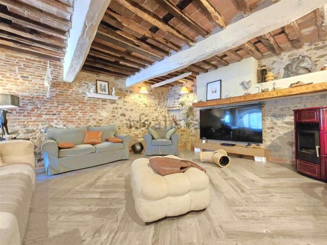 Rustici e casali in vendita di 230 m²
