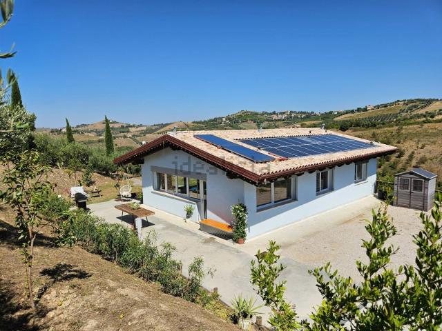Rustici e casali in vendita di 230 m² in Contrada Valle Apparignano