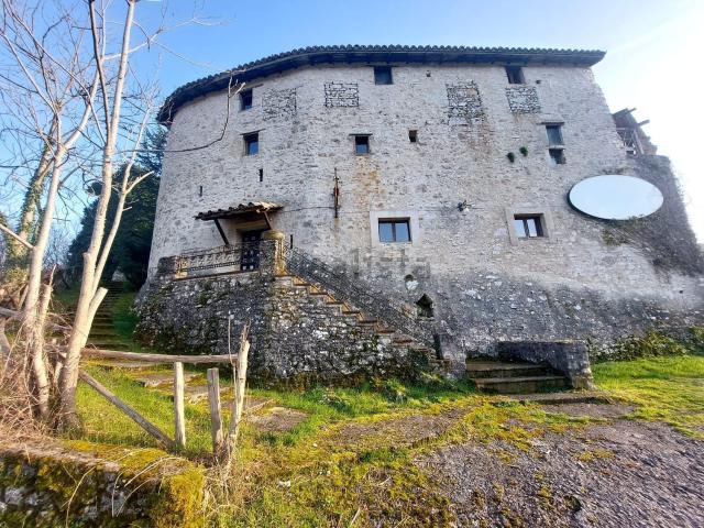 Rustici e casali in vendita di 230 m² in Località Strettura