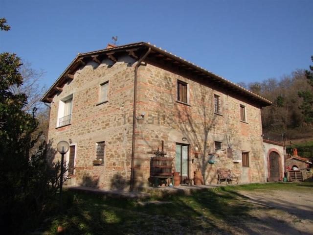 Rustici e casali in vendita di 230 m² in Località Rata ’Via della Ratà