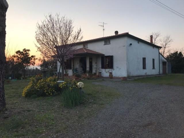 Rustici e casali in vendita di 230 m² in Strada Provinciale Collacchia