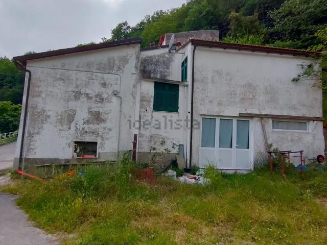 Rustici e casali in vendita di 230 m² in Via Melogno