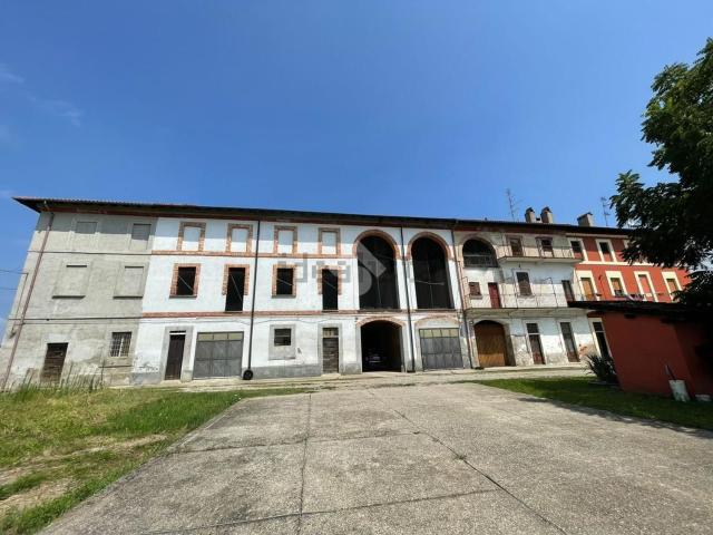 Rustici e casali in vendita di 230 m² in Via Mezzomerico, 3