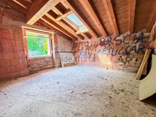 Rustici e casali in vendita di 230 m² in Via Borzolo, 30