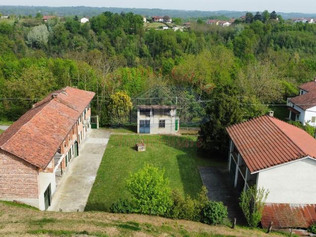 Rustici e casali in vendita di 230 m² in Via Briccarello, 1