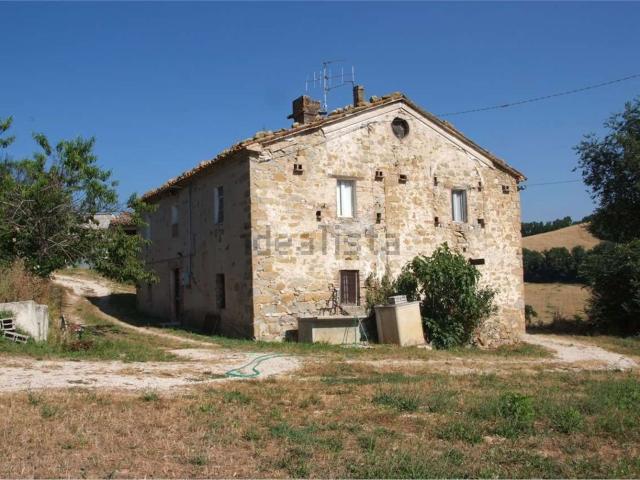 Rustici e casali in vendita di 230 m² in Via Casali