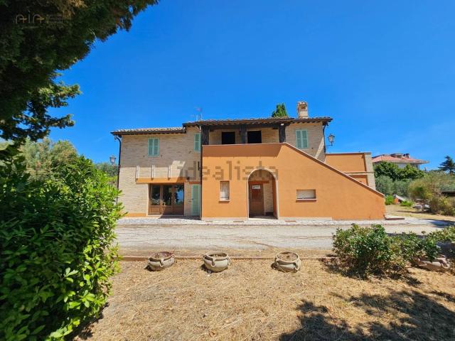 Rustici e casali in vendita di 230 m² in Via delle Tamerici