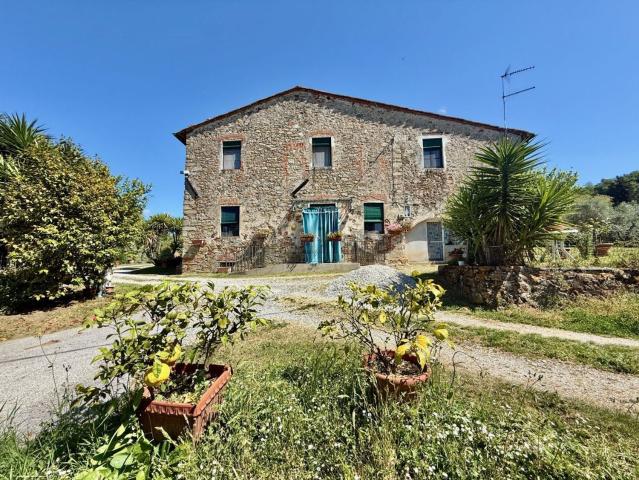 Rustici e casali in vendita di 230 m² in Via di Sant&apos Alessio