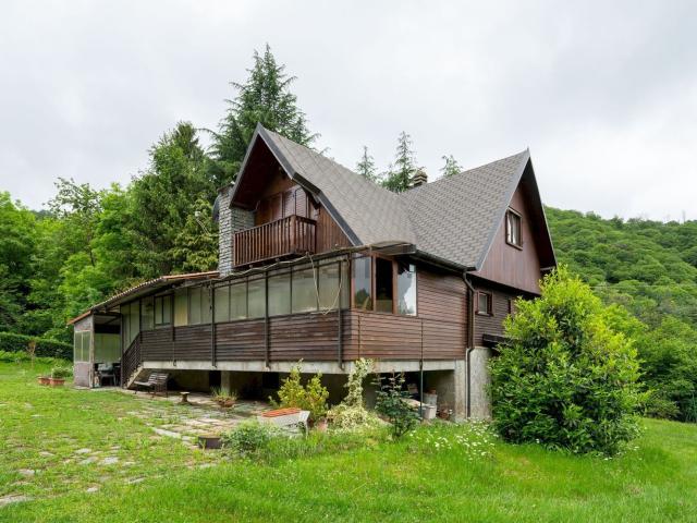 Rustici e casali in vendita di 230 m² in Via Lungaserra, 14