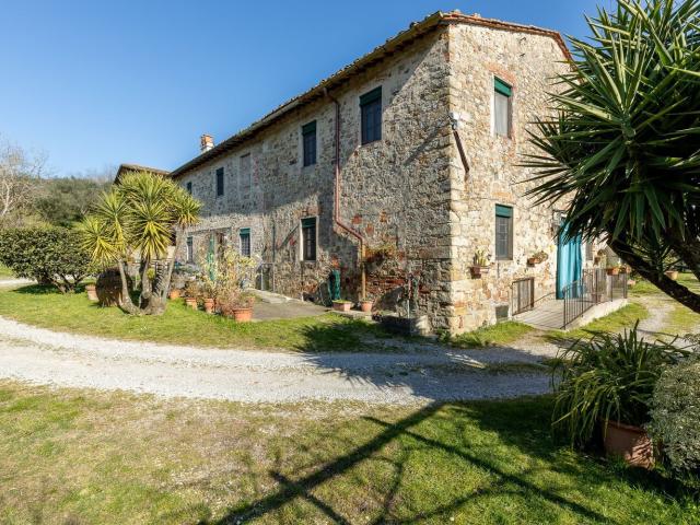 Rustici e casali in vendita di 230 m² in Via Piana