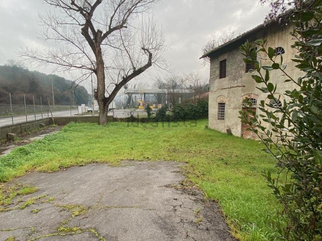 Rustici e casali in vendita di 230 m² in Via Senese