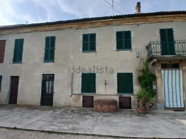 Rustici e casali in vendita di 230 m² in Via Serra D&apos Asti