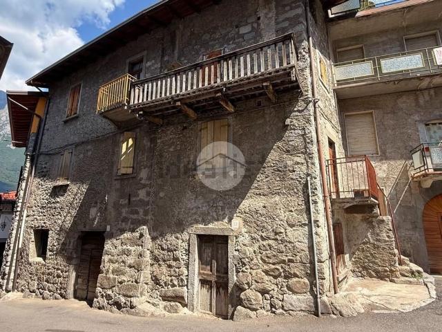 Rustici e casali in vendita di 230 m² in Via Umberto I, 12