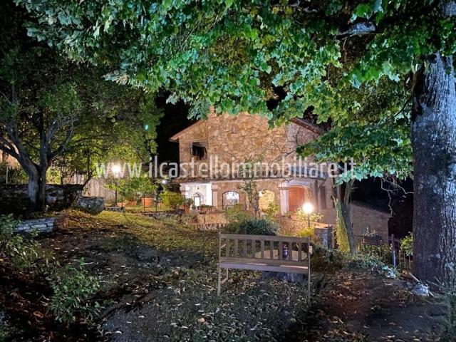 Rustici e casali in vendita di 230 m² in Via Valverde, 3
