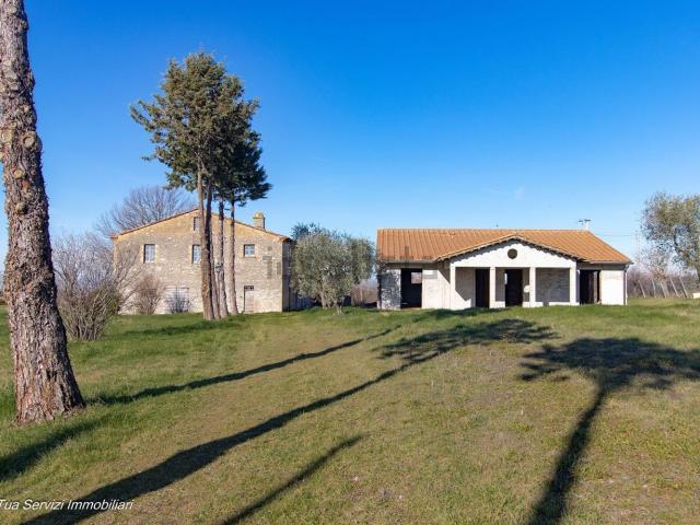 Rustici e casali in vendita di 231 m² in Via Rimembranze, 8