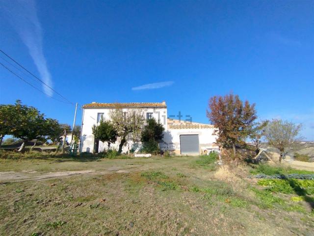 Rustici e casali in vendita di 232 m²