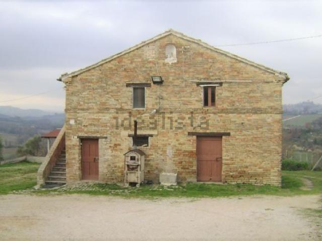 Rustici e casali in vendita di 232 m²