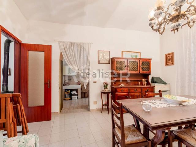 Rustici e casali in vendita di 232 m² in Strada Provinciale 100