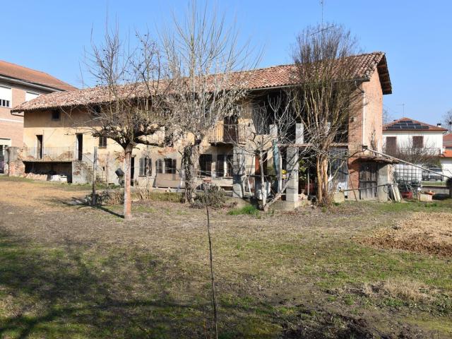 Rustici e casali in vendita di 232 m² in Via Rocca Riccardo