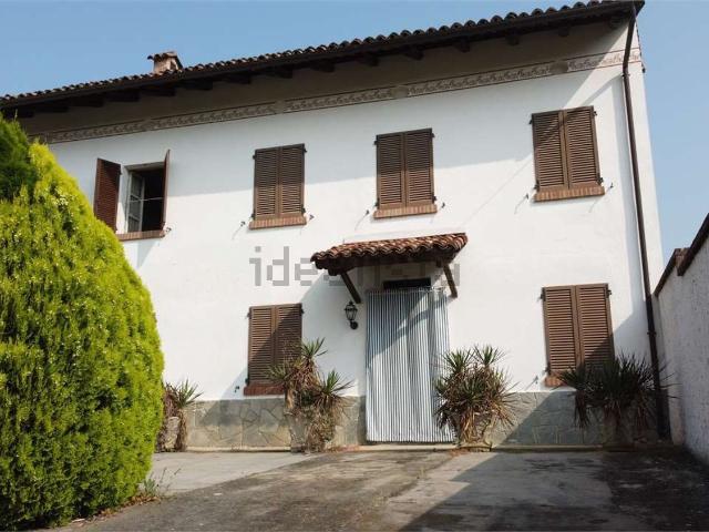 Rustici e casali in vendita di 233 m² in Via Alfieri, 21