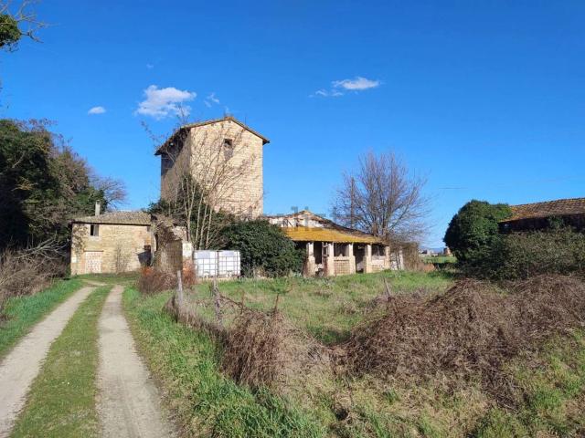 Rustici e casali in vendita di 244 m² in Località Campagna, 1