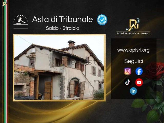 Rustici e casali in vendita di 244 m² in Strada statale 2 Via Cassia