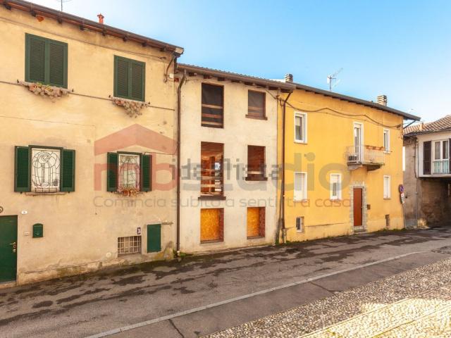 Rustici e casali in vendita di 244 m² in Via Amerigo Vespucci