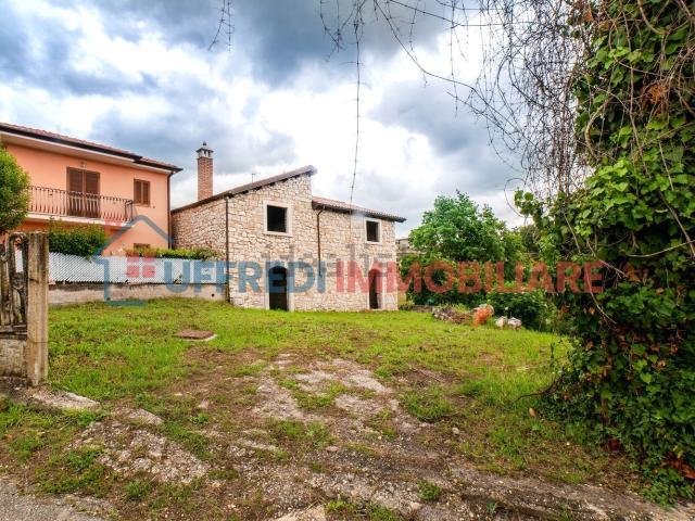 Rustici e casali in vendita di 244 m² in Via Variante