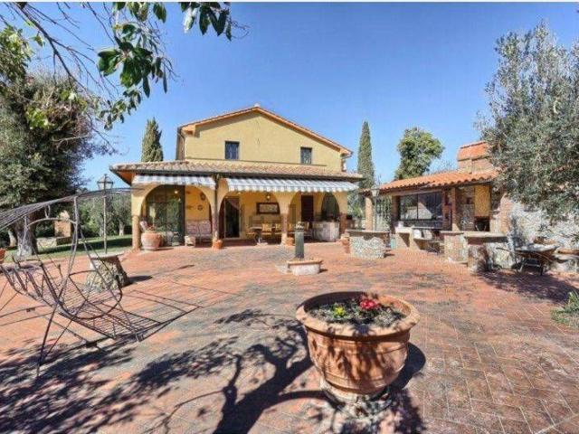 Rustici e casali in vendita di 245 m²
