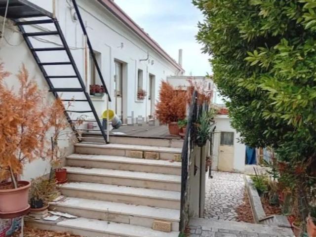 Rustici e casali in vendita di 245 m² in Frazione san biase, 32
