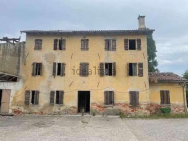 Rustici e casali in vendita di 248 m² in Via Pramorin
