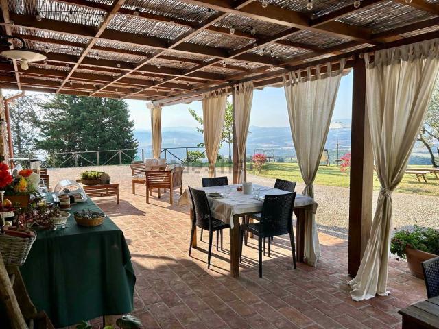 Rustici e casali in vendita di 240 m²