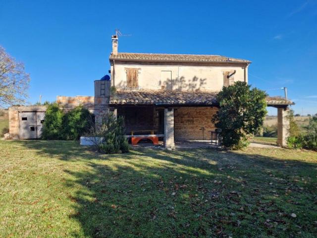 Rustici e casali in vendita di 240 m²