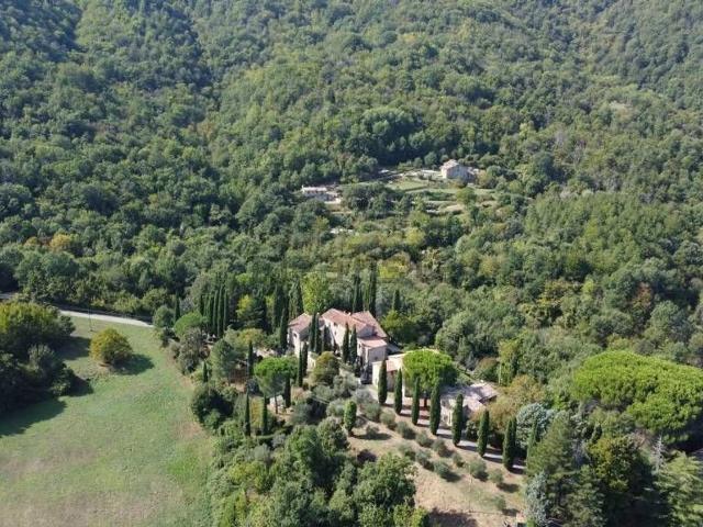 Rustici e casali in vendita di 240 m²