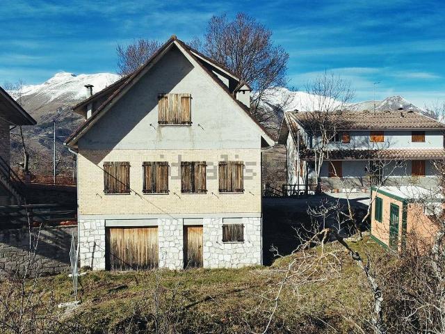 Rustici e casali in vendita di 240 m²